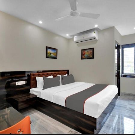 Om Guest House And Banquet Calcutta (Kolkata) Esterno foto