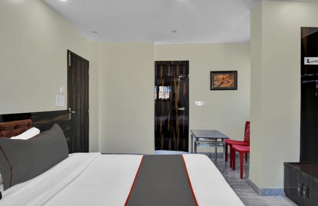 Om Guest House And Banquet Calcutta (Kolkata) Esterno foto